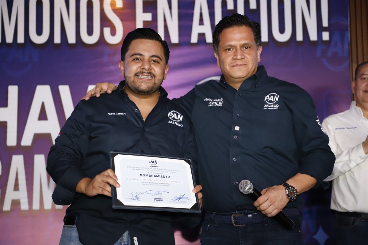 PAN_Jalisco's tweet photo. En el distrito 11 de Guadalajara y ante más de 400 personas y líderes de la zona oriente, olvidada por las autoridades; nuestro Presidente Estatal Juan Pablo Colín, nombró a Salvador Alejandro Campos como Coordinador Territorial de Zona Metropolitana. 

En su mensaje, el líder estatal mencionó que Salvador Campos llega al PAN para sumar su experiencia en diseñar y realizar proyectos que nos vinculen con la sociedad jalisciense.

#PatriaFamiliaYLibertad