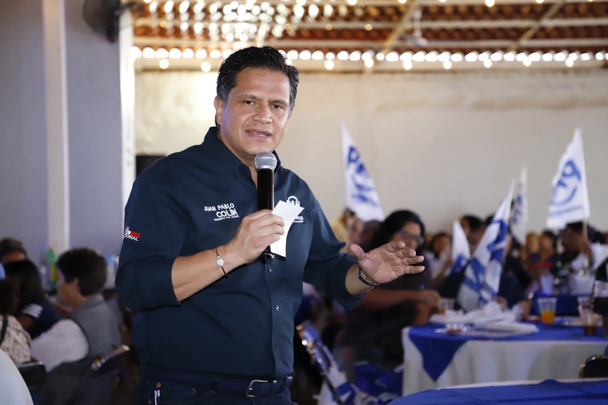 PAN_Jalisco's tweet photo. En el distrito 11 de Guadalajara y ante más de 400 personas y líderes de la zona oriente, olvidada por las autoridades; nuestro Presidente Estatal Juan Pablo Colín, nombró a Salvador Alejandro Campos como Coordinador Territorial de Zona Metropolitana. 

En su mensaje, el líder estatal mencionó que Salvador Campos llega al PAN para sumar su experiencia en diseñar y realizar proyectos que nos vinculen con la sociedad jalisciense.

#PatriaFamiliaYLibertad
