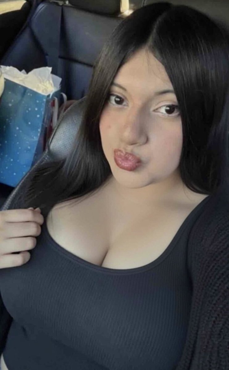 LizzG2413's tweet photo. Quien quiere una mamada mientras maneja?🤭🤭 https://t.co/3gEWsp1OwX