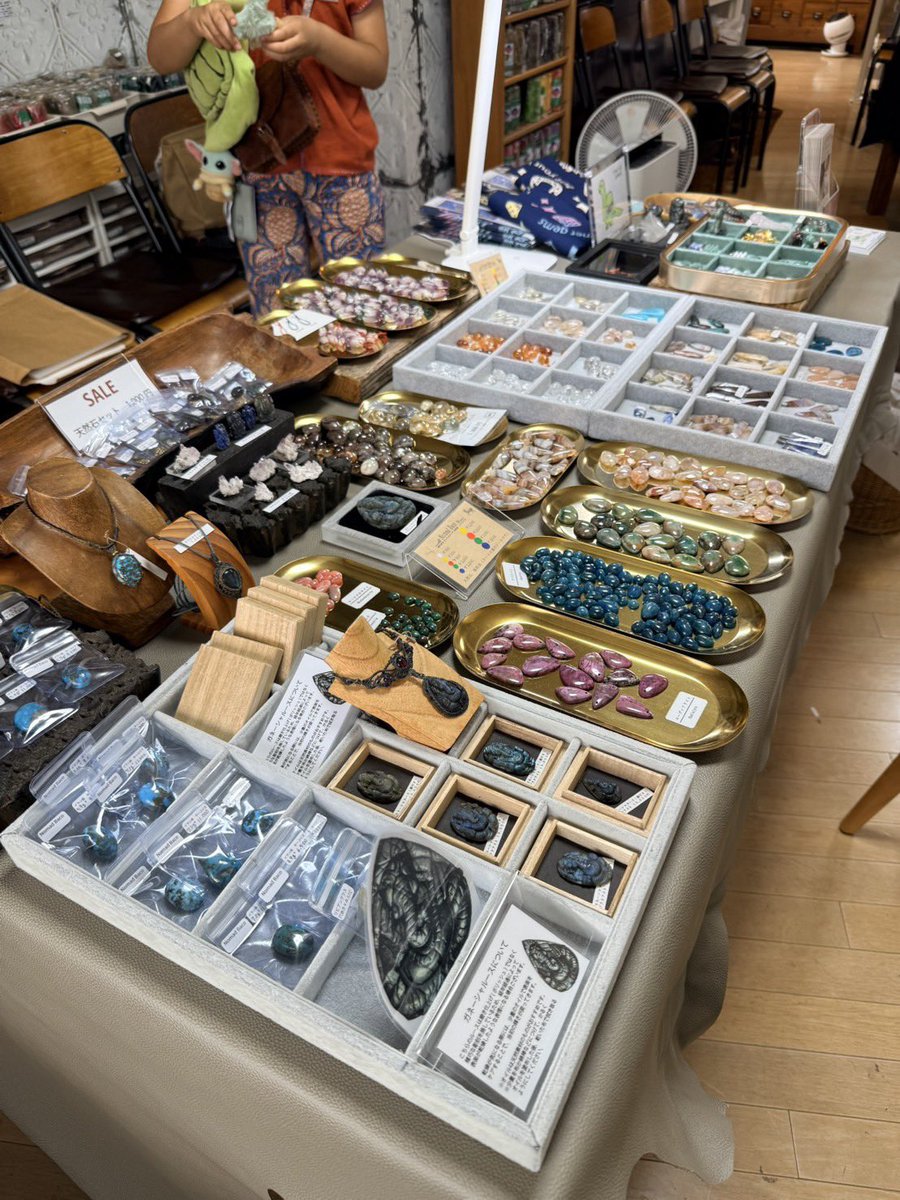 nulla_egy's tweet photo. 【本日より】
中野の天然石販売会はじまりました！
7/5（日）、6（月）の二日間、お待ちしております🐈‍⬛ https://t.co/CBM5Zd073K