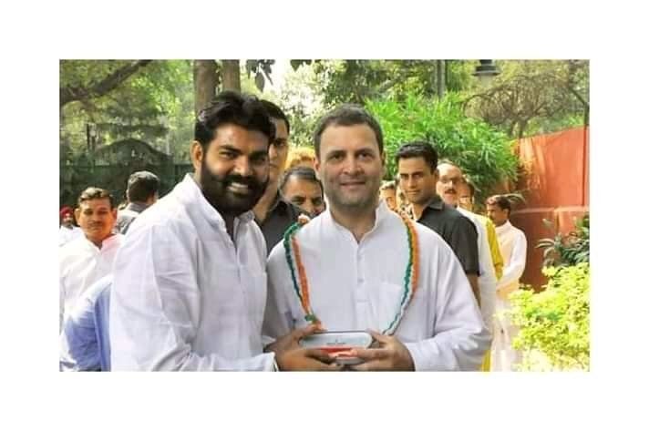 RohitMeenaIN's tweet photo. भारतीय किसान यूनियन, राजस्थान युवा मोर्चा प्रदेशाध्यक्ष, टोडाभीम विधानसभा के भावी युवा विधायक श्री @VikramMeena_ जी जन्मदिन की हार्दिक बधाई एवं शुभकामनाएं।

हम आपके उत्तम स्वास्थ्य एवं उज्जवल भविष्य की कामना करतें है । #VikramSinghMeena #HBDVikramSinghMeena @RahulGandhi https://t.co/iRrtu5EyQA