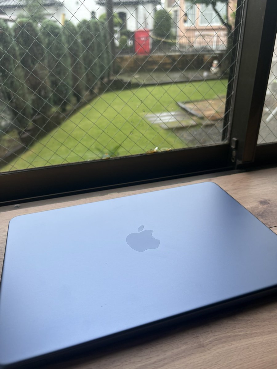 ukulele_dish's tweet photo. 妻が初めて自分で買ったパソコン、MacBook Neo😍一緒にセットアップしたよ^_^ https://t.co/TXUzylMfDN