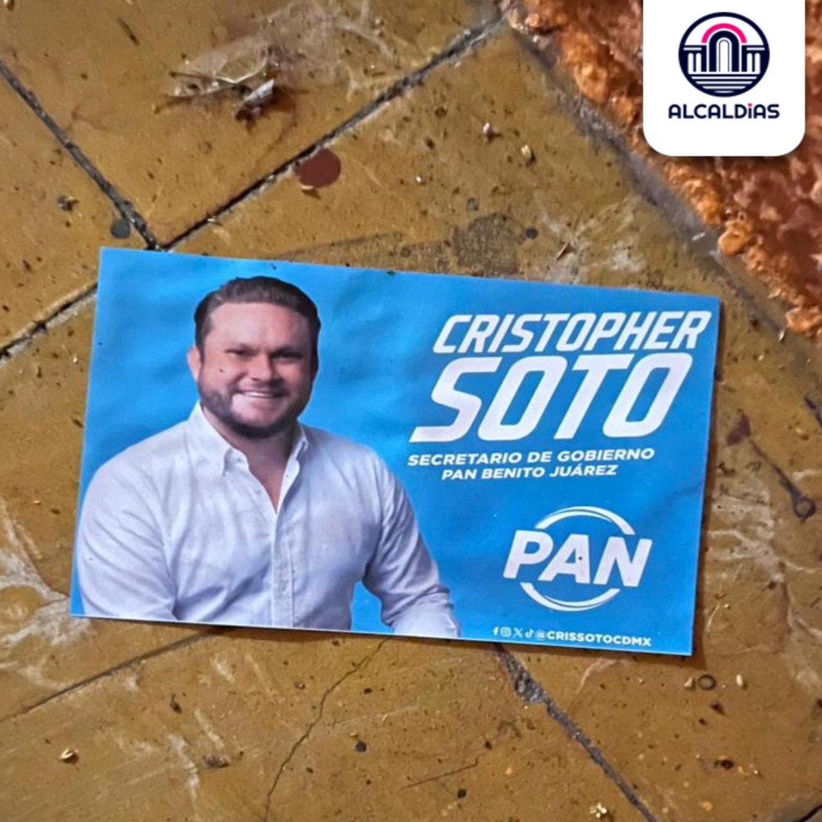 AlcaldiasMx's tweet photo. ¡Hugo Torres [@HugoTorresCDMX] denunciará al PAN [@PAN_CDMX] por presuntos actos anticipados de campaña en Benito Juárez!

El concejal de Morena [@MorenaCiudadMex] en la Alcaldía Benito Juárez [@BJAlcaldia] denunciará ante las autoridades electorales a servidores públicos y militantes del PAN [@AccionNacional] por presuntos actos anticipados de campaña y posible uso de recursos de la alcaldía para impulsar perfiles políticos.

Nota: 📑 https://t.co/L9Pj06bpqd

También llamó a la ciudadanía a aportar pruebas y advirtió que dará seguimiento puntual a las investigaciones para que se sancionen las posibles irregularidades.