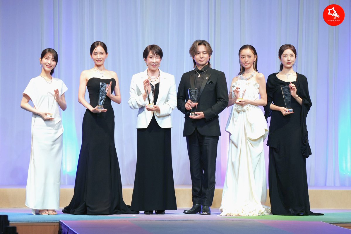 jpstargazer's tweet photo. 堂本光一、浜辺美波、前田敦子らが6人受賞　第37回ジュエリーベストドレッサー賞で華やか競演

イベントレポート📝▶︎▶︎ https://t.co/agHrVJUsch

#堂本光一 #浜辺美波 #前田敦子 #松本まりか #高岡早紀 https://t.co/MvAtGHAlDX