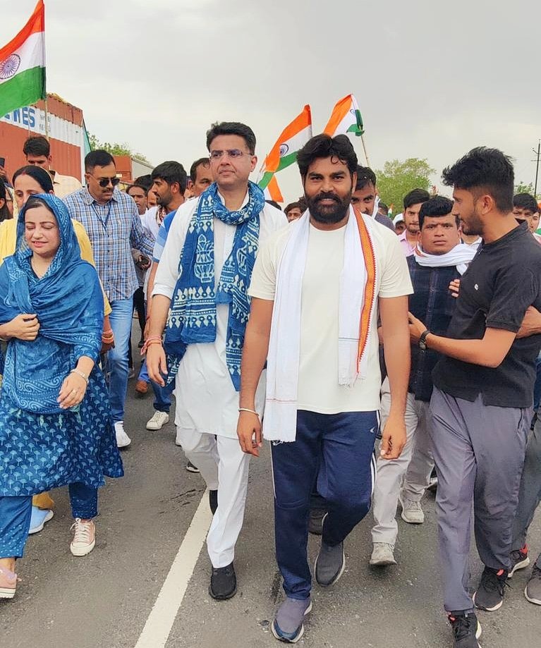 RohitMeenaIN's tweet photo. भारतीय किसान यूनियन, राजस्थान युवा मोर्चा प्रदेशाध्यक्ष, टोडाभीम विधानसभा के भावी युवा विधायक श्री @VikramMeena_ जी जन्मदिन की हार्दिक बधाई एवं शुभकामनाएं।

हम आपके उत्तम स्वास्थ्य एवं उज्जवल भविष्य की कामना करतें है । #VikramSinghMeena #HBDVikramSinghMeena @SachinPilot https://t.co/gnODyoxEhO