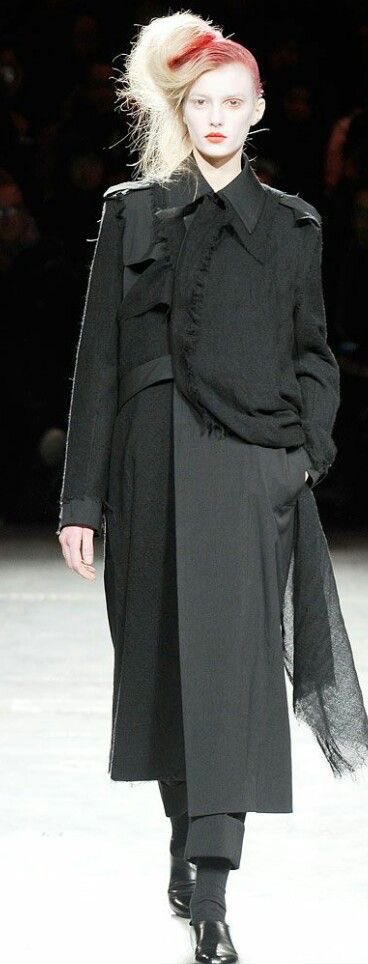 odysseyrebuild's tweet photo. Yohji Yamamoto 
Autumn 2009 https://t.co/uUT5J1ng5V