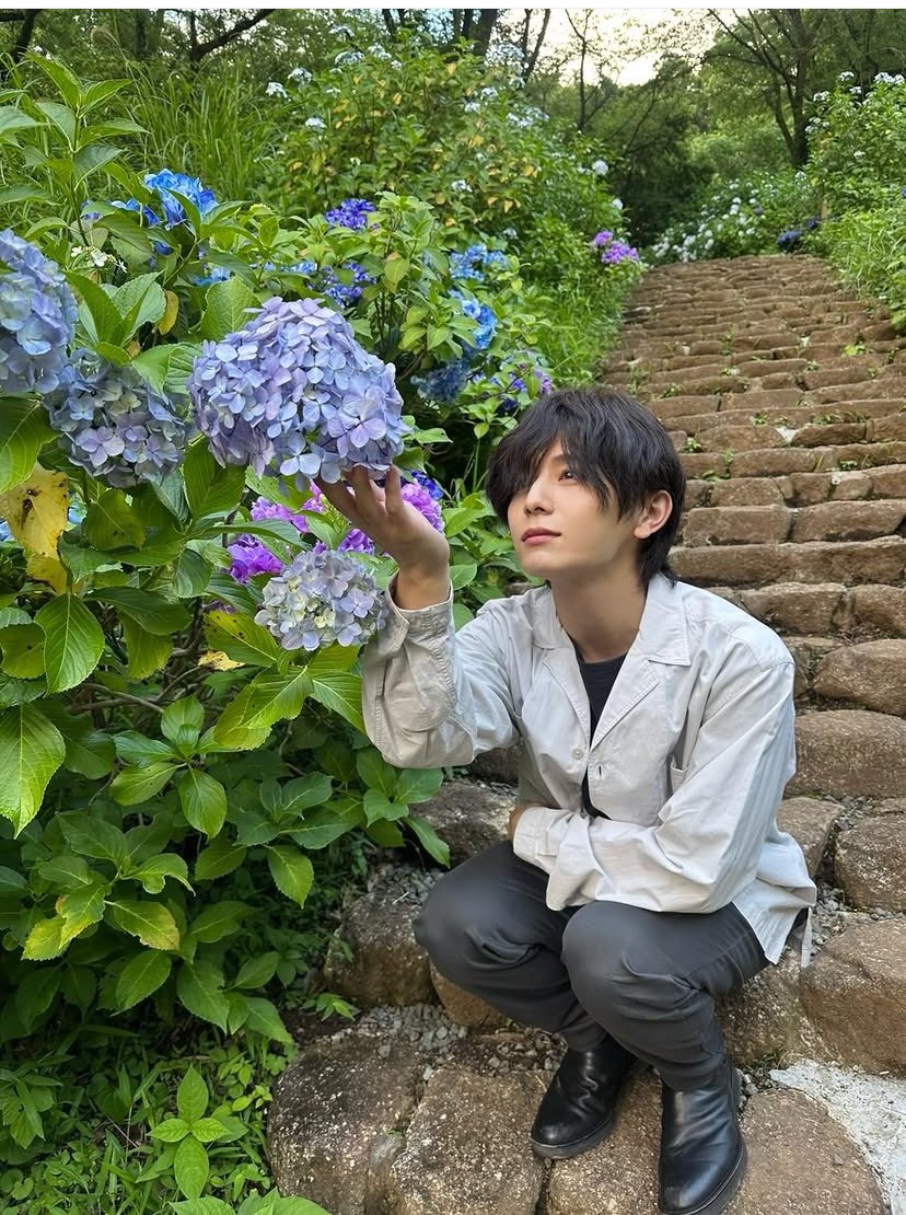 selshios's tweet photo. [Yamada Ryosuke insta 20260705]

Yamada: Starting today at 22:30, “Ichijigen no Sashiki.”
I think this is a work that people will get hooked on once they watch it.
A story that begins when skeletal remains match the DNA of [the protagonist’s] sister, who went missing 4 years ago https://t.co/AzQVinIcca