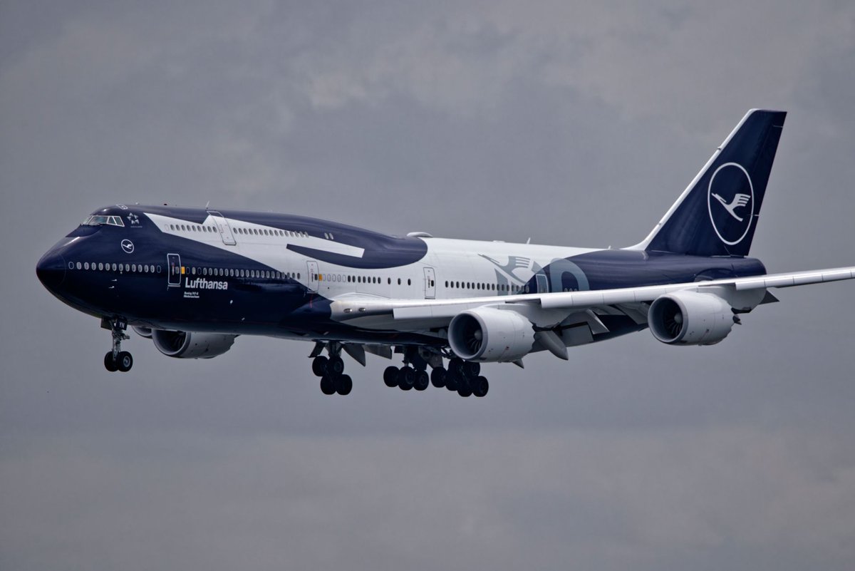 scr_sixty2's tweet photo. Lufthansa  (100th Anniversary Livery) 
Boeing 747-830
#LH #DLH #LUFTHANSA
#Boeing #B747 #DABYN
#QueenOfTheSkies 
#aviationphotography 
#HND #RJTT #羽田空港 #Tokyo https://t.co/h8t26gMmRx