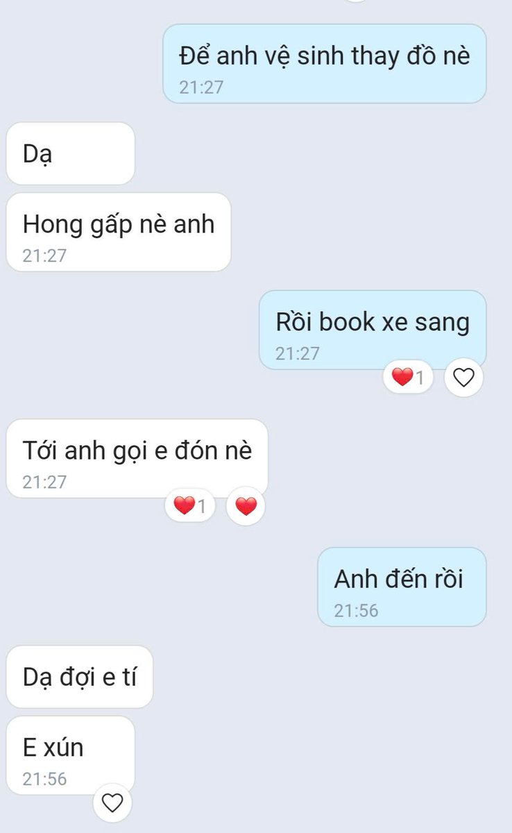 BiMore68's tweet photo. Cảm ơn em trai manly, dễ thương đã book anh và giúp đỡ anh qua cái giai đoạn này. 

Tính ra hai anh em chat chit trên Heesay cũng được 4-5 tháng rồi, tối nay ẻm book phòng homestay, bảo anh cứ đi Grab thoải mái, em lo hết phí, vì chỗ em ở không có bãi xe.  

Vừa gặp nhau là hai đứa tưng bừng luôn. Em Bi liếm láp, bú mút ngực ẻm nhiệt tình, miệng ẻm cứ xuýt xoa:

“Trời ơi của anh to quá… cặc anh to quá anh ơi…”  

Cặc em Bi khoảng 17cm, có bề ngang, cong cong rất đã, nhìn hình em Bi gửi nhiều bạn bảo ngắn, nhỏ mà em Bi lại lười chứng minh, thiệt ra em Bi lười canh góc, không kéo da ra chụp hết nên còn một khúc kkk. 

Thực tế cầm vào mới biết là dư xài, to to đâm sướng, không quá khủng tổ chảng đâu. Em Bi cũng từng chơi mấy con cặc to hơn, dài hai mấy cm rồi, nhưng cặc em Bi vẫn ngon theo cách riêng.

Quay lại chuyện chính: em Bi đổi nhiều tư thế cho bé, đè lên người bé, thụi con cặc cong vào lút cán rồi nắc mạnh. 

Tiếng “phạch phạch phạch” vang vang hoà với tiếng rên rỉ dâm đãng của ẻm, càng lúc càng to trong căn homestay giữa đêm mưa rơi lộp độp ngoài cửa sổ. 

Càng nắc càng mạnh, c��ng nhanh, tiếng da thịt va đập càng dâm loạn…