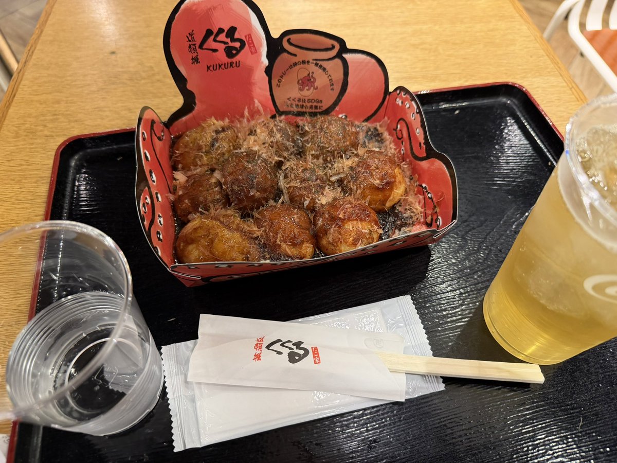 marks0517's tweet photo. 所用により　すギルティ2日目登校できず　　後ろ髪引かれながら、“商人(アキンド)の街　コナモン”💴を後にします🥲
途中”アザケリの街 ブブヅケ“👘で「ええ時計してはりまんな」と言われないか恐れながら　“海のない町サンサル”🥟🙈🙊🙉へ帰ります👋 https://t.co/pjuVzHCNqd