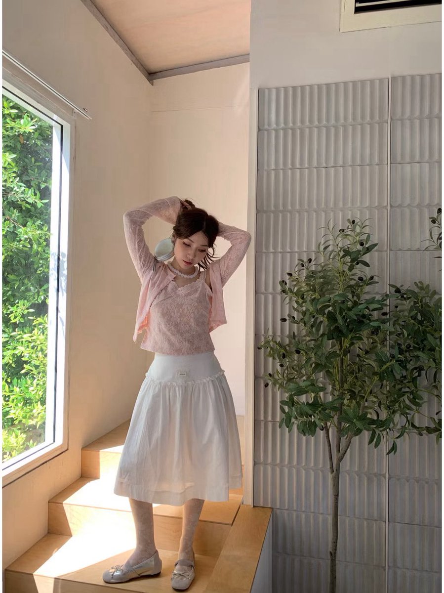 Bunnyi3k's tweet photo. 🧃แนะนำเซตเสื้อคลุม+สายเดี่ยว ลายลูกไม้ น่ารักมากก ของร้าน SOMEDRESS 🪷✨ https://t.co/V8dAkMpCaQ