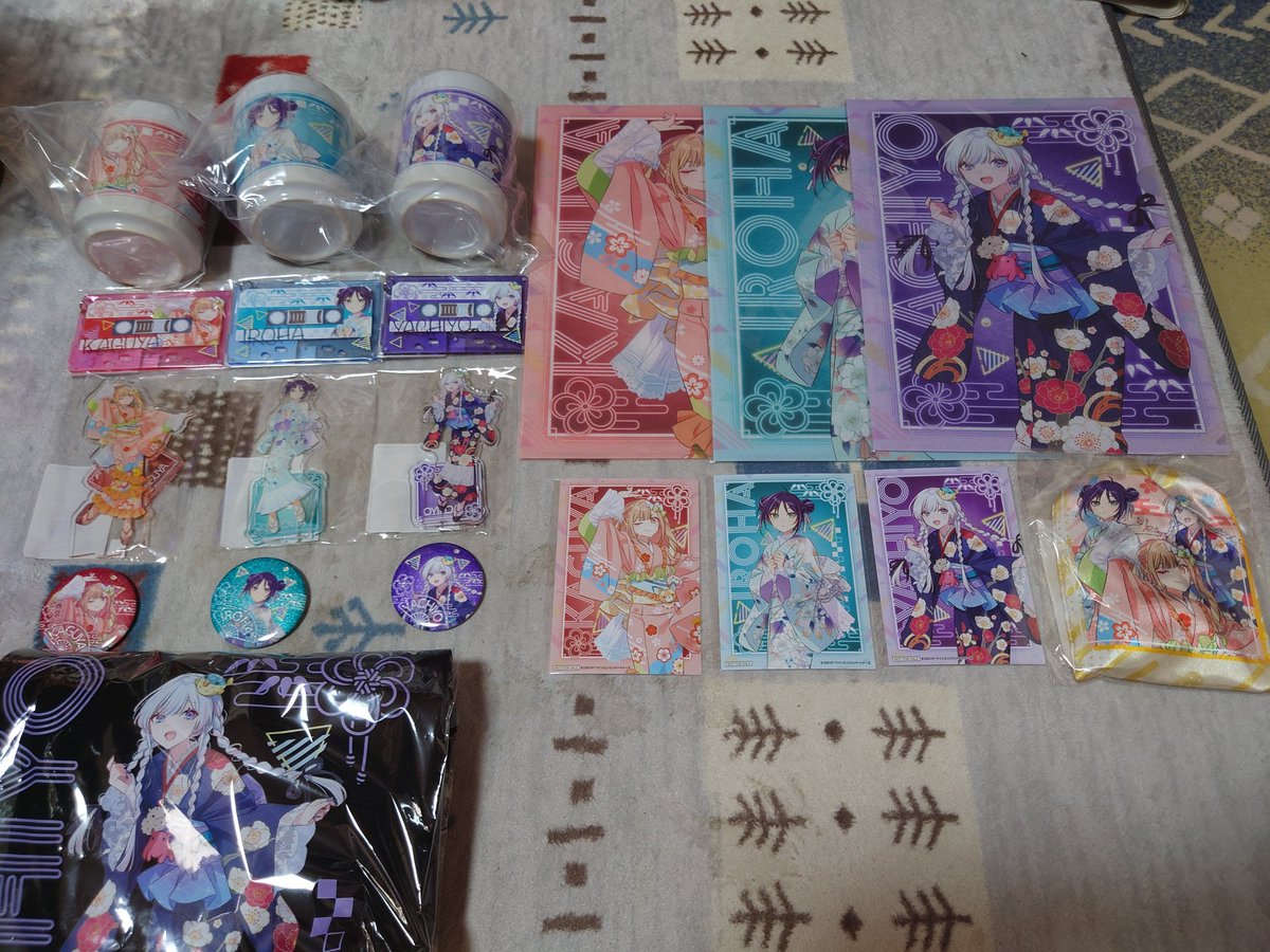 昨日の戦利品② 京都IP書店 缶バッチは20個、特典カードは15枚あるので