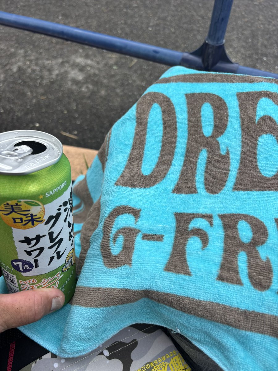 8810__FEET's tweet photo. ガソリン入れてるー https://t.co/CtYeRESE3y