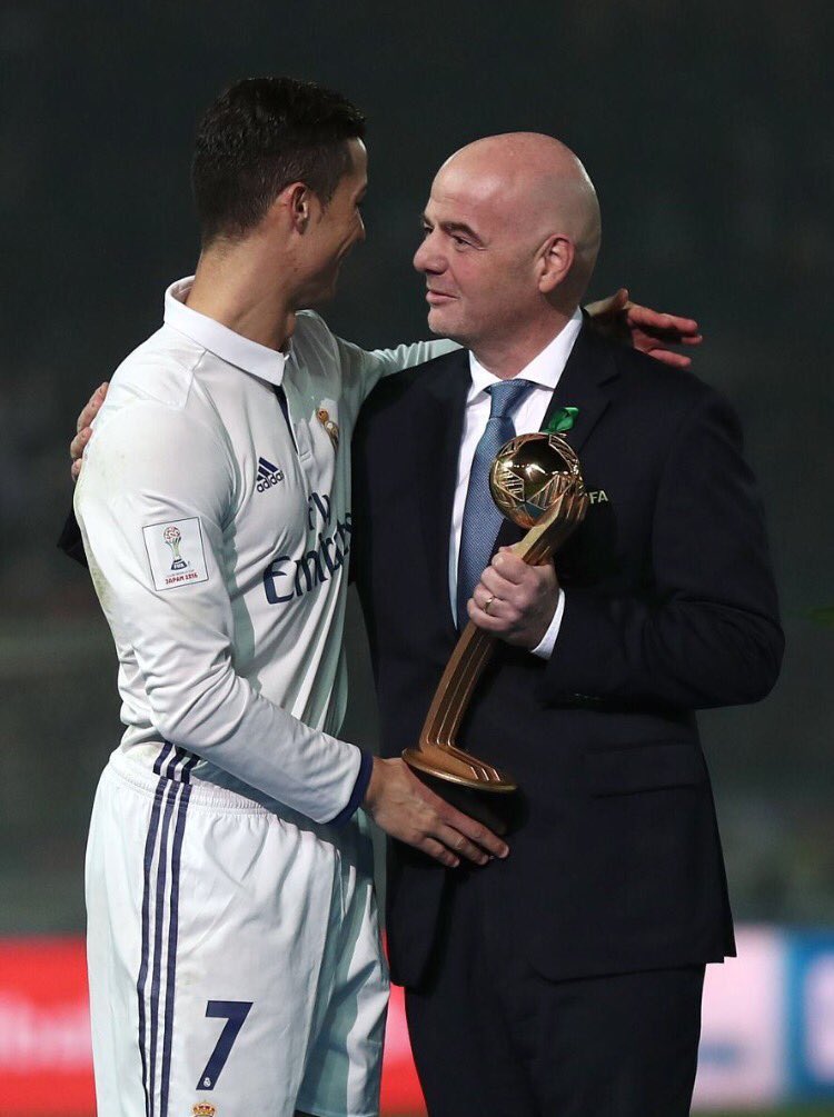 Azizunsz's tweet photo. @cr_7siiii اولا الصورة ذي صمموها لميسي القوت والاسم اطلقوه عليه عايشين جو المؤامرات لاعبك اربع مباريات م اكمل اي مراوغه ناجحه وتسولف لاعبك محدود ابن بيريز🤣🤣🤣 شبيح الشاذ يتكلم عن السرقات🤣🤣 https://t.co/AT4ELNqcb7
