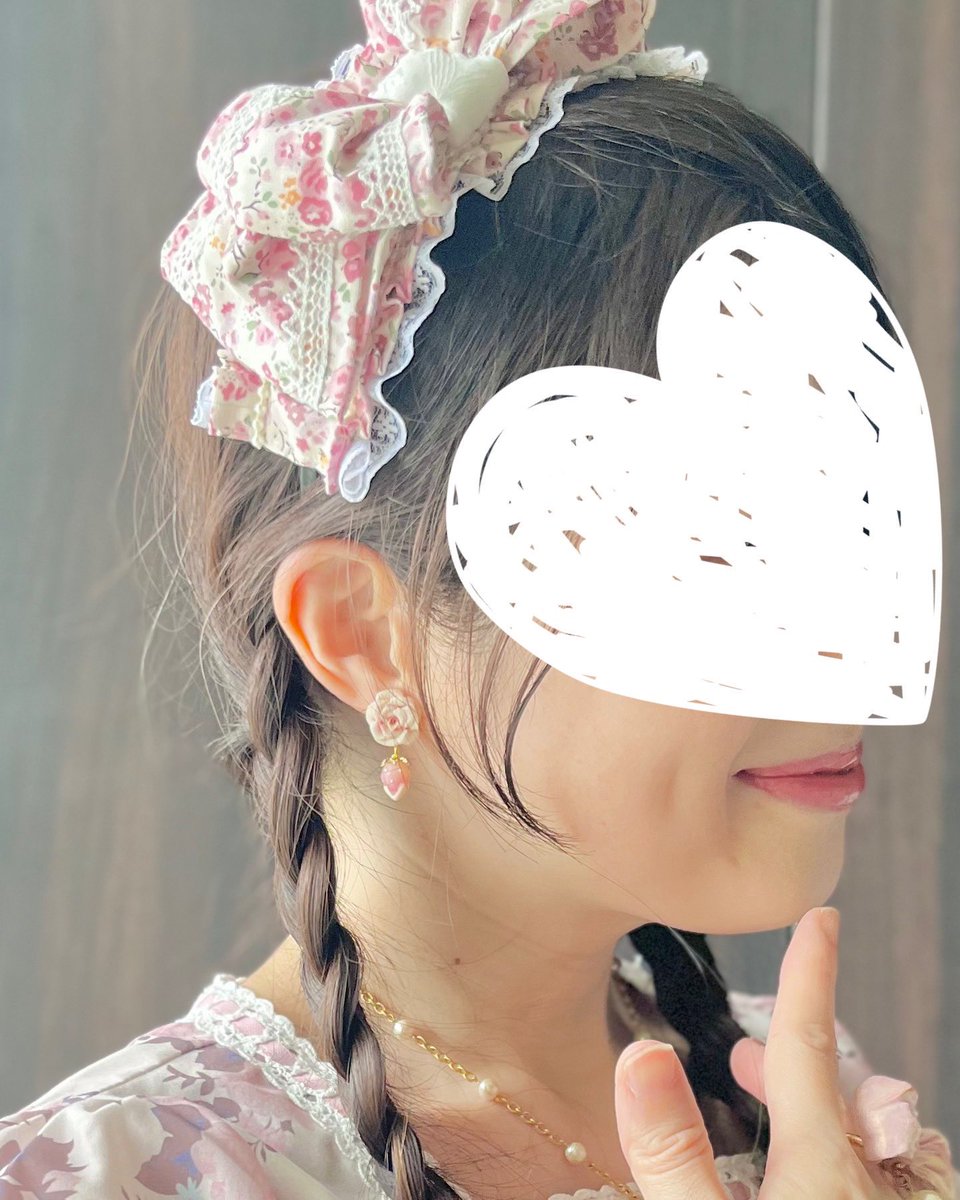 amocolo_kimono's tweet photo. しまみさサマードレス届きました💕

🌹リボンカチューシャ 製作日和 @seisakusen 
🌹ピアス つまつまともわ @tomowa06 
🌹バッグ kimono163 @kimono163saori 

スクエアネックにはしごレースなところと、淡いトーンの薔薇柄がとても好き🥰
大事に着ます✨ https://t.co/H6ZNgfqUs4
