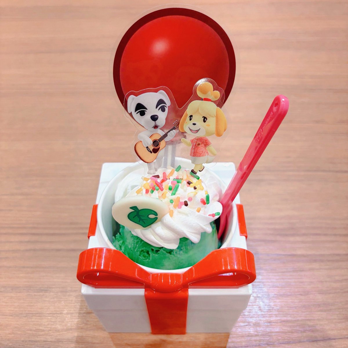 kunimaru_mori's tweet photo. 昨日サーティワン行ったらまめつぶのチャームは在庫切れだったけどプレゼントボックスは買えて可愛いし嬉しかったな🌷
夏の島ごちそうアイスもおいしかった🐟 https://t.co/4MVBQOckai