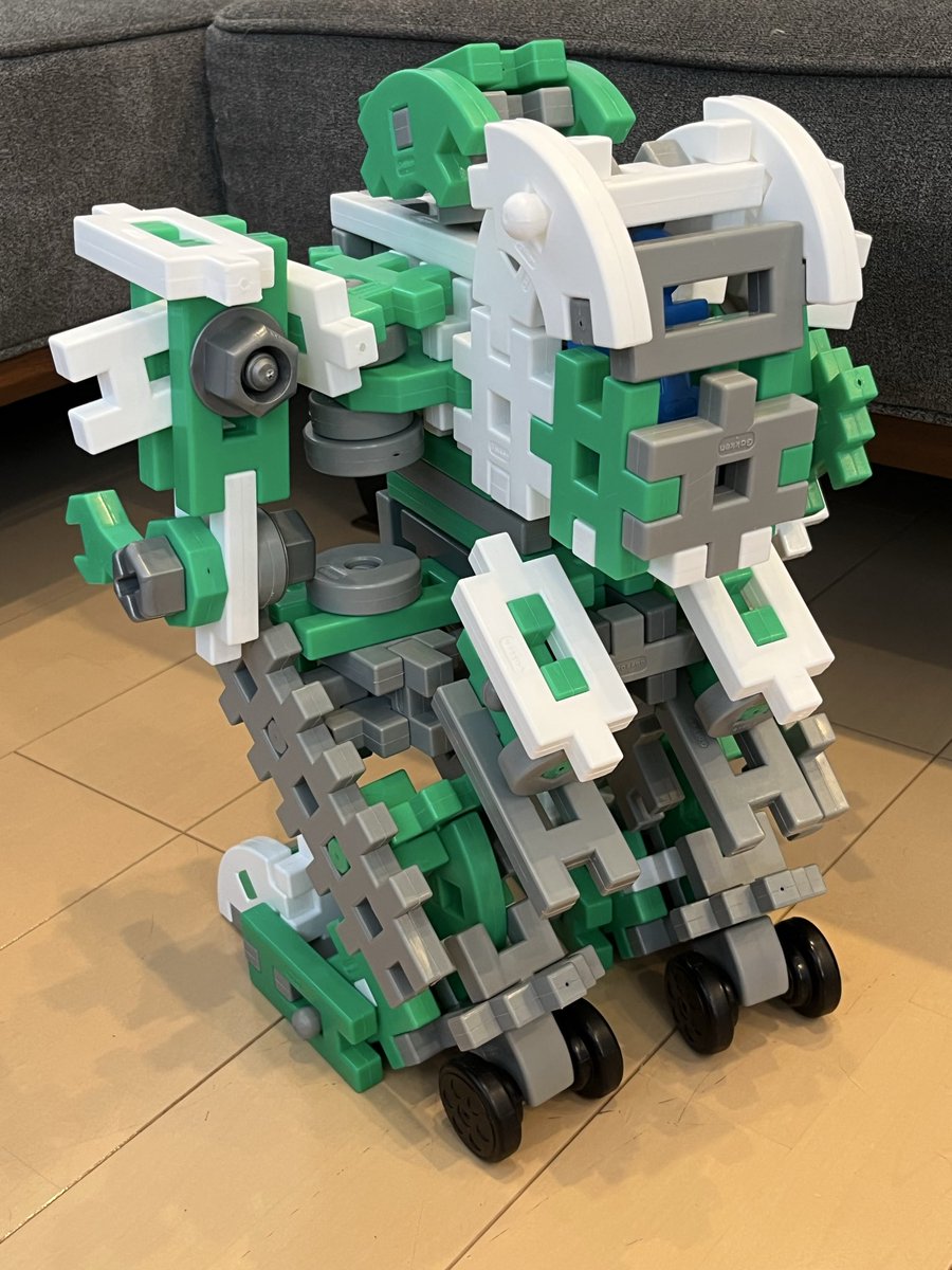 aiaicer's tweet photo. ニューブロック人形を乗せれるようにしました。
搭乗のしかたはナイトメアフレーム方式に

#ニューブロック 
#フロントミッション 
#アーマードコア 
#コードギアス #ナイトメアフレーム https://t.co/loM4ZnAJxD