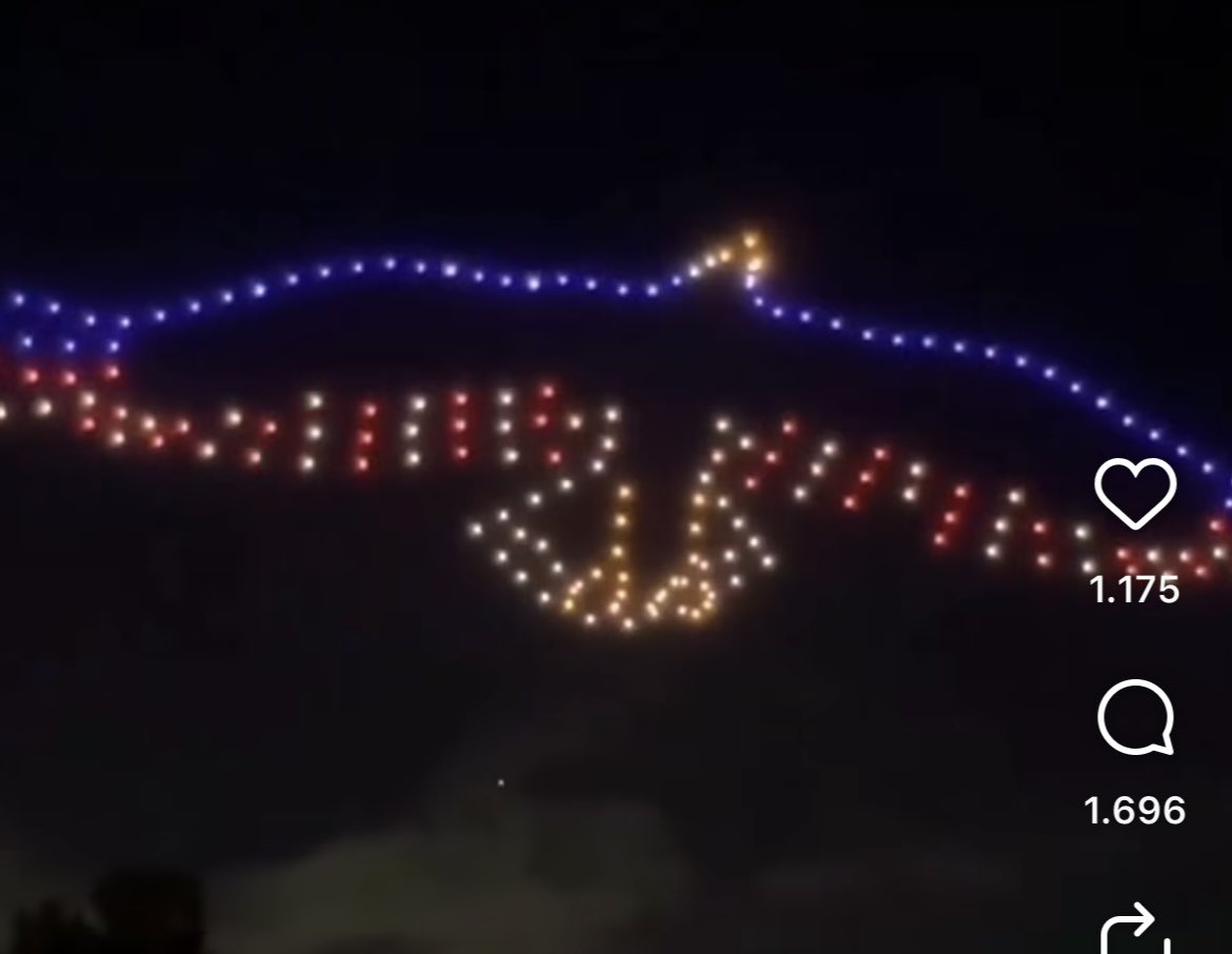 Andy_TToledo's tweet photo. Entienden que hicieron un show sobre nuestro cielo con estas cosas??

No se puede ser tan tilingo y querer ser tan felpudo!

Es increible. https://t.co/IHpn1cSvLg