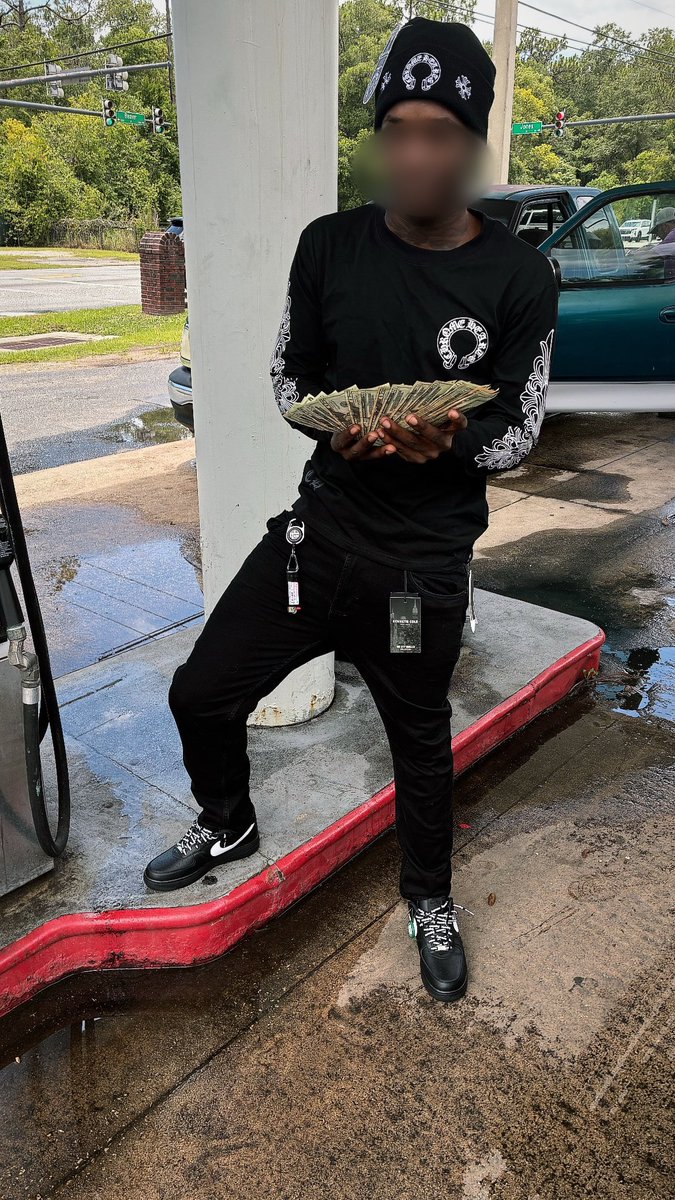 bakkdoee2x's tweet photo. longlivepmoney 🧛🏾 https://t.co/gMCPuUSm1h