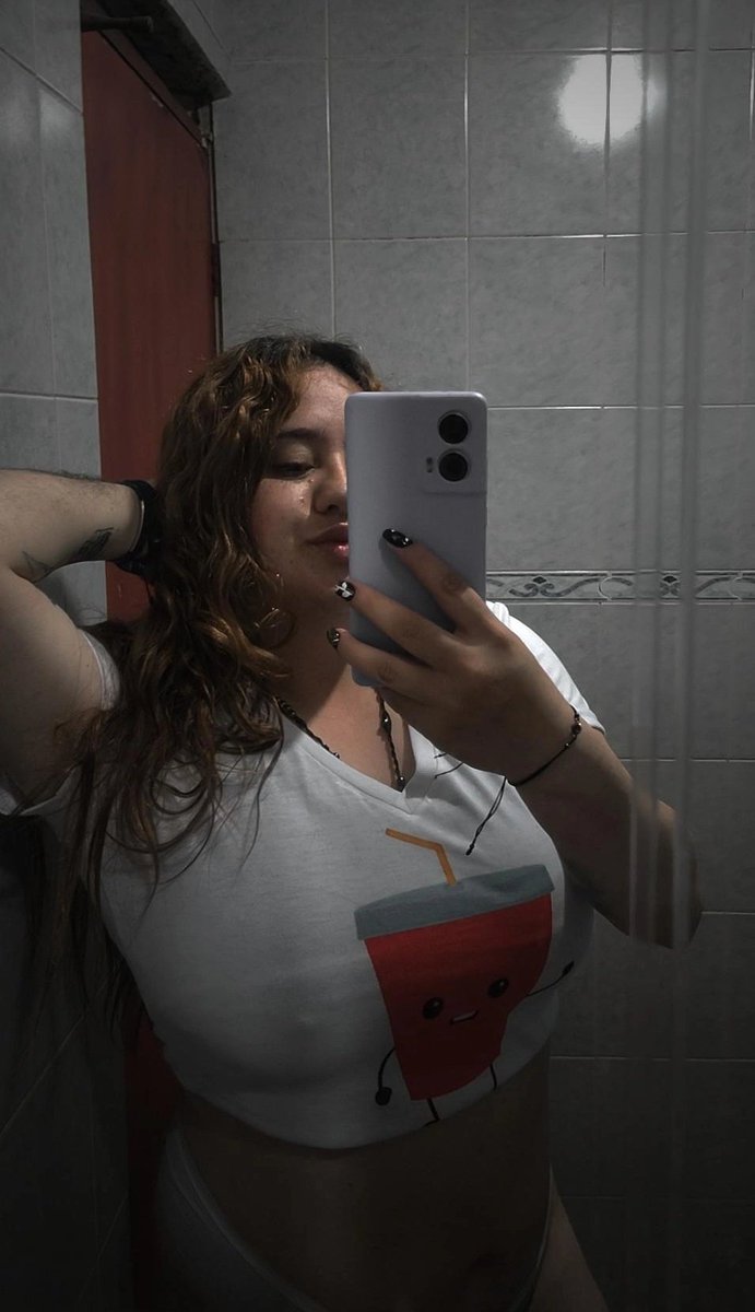 28__15's tweet photo. Trae caos en su mente, pero un amor puro e inocente ✨ https://t.co/dHwhyRQcDX