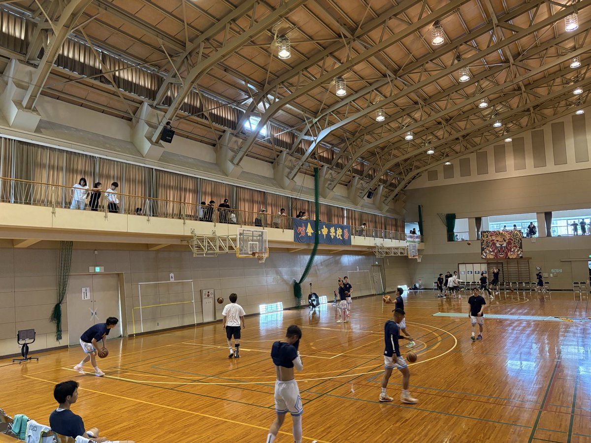 basukeoyaji0522's tweet photo. 佐渡市前期バスケットボール一般戦の男子準決勝が始まります。 https://t.co/BHnsSuG45h