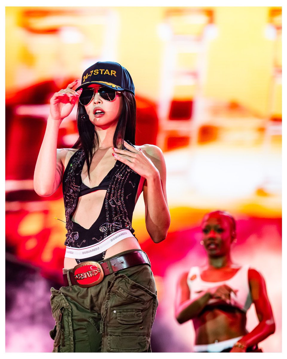 JennieDCGallery's tweet photo. 260705 #JENNIE at the 2026 Open’er Festival in Poland (cr. piotr_hukalo.foto) https://t.co/9TU4qgKGF6