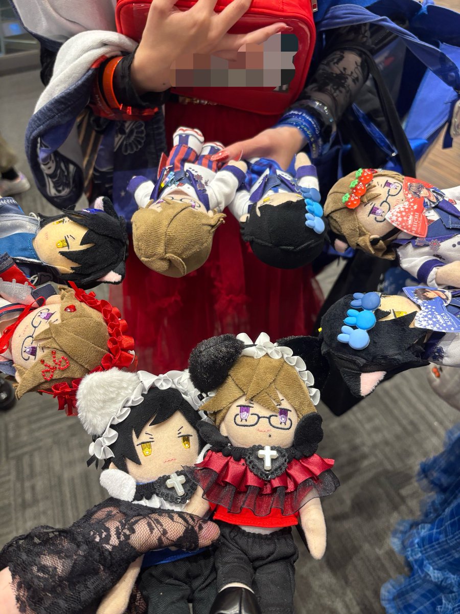 duo_lw's tweet photo. 綺瑛真ん中バースデーの日に綺瑛女性集結して神 https://t.co/Wumio7nEgX
