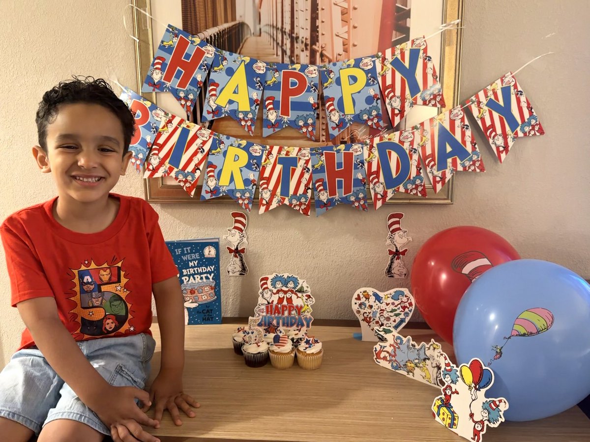 Aztmyy_3's tweet photo. Happy Birthday Milan 5️⃣❤️🩵🎉🎆 https://t.co/JCnrio9sC0