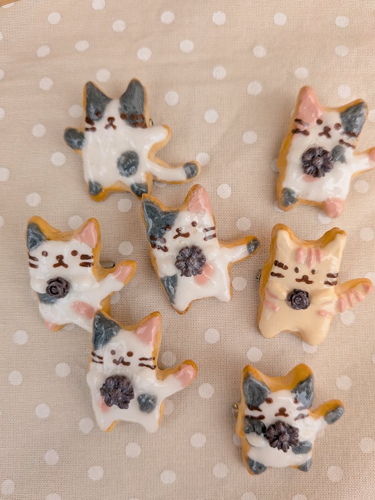 Pakom0m012's tweet photo. #ねこまるしぇ雑貨村at ２日目始まりましたー
今日の目玉商品はねこブローチ小です✨ https://t.co/aYIRRJuhMR