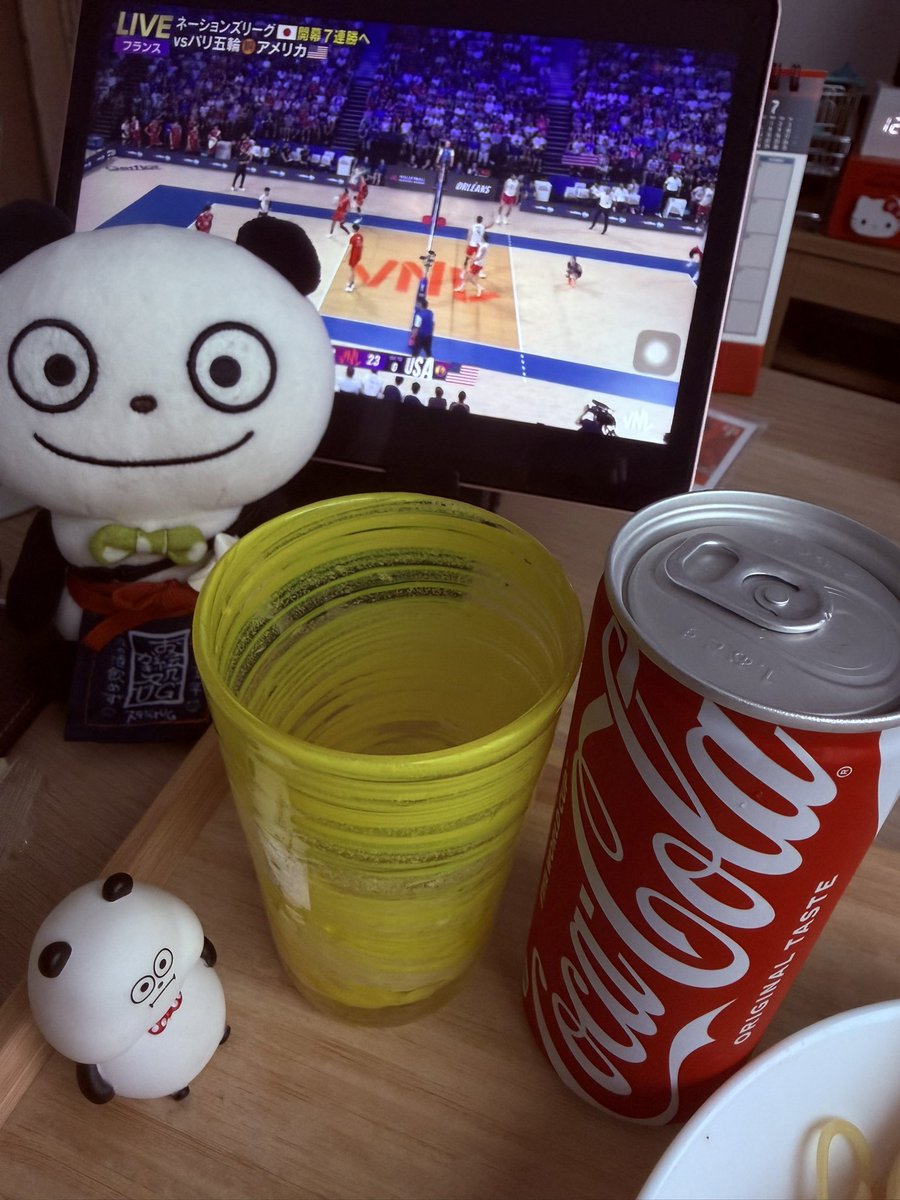 b_n_n____'s tweet photo. 昨日！昼から！1杯やらしてもらいました！！！！！！！！

行ったら1つ買う琉球ガラスシリーズは今回黄色にしました💛

今週から始まる日本Rに向けて復習してます！！！！！

 #ごきげんぱんだ https://t.co/chraIX6Kx2