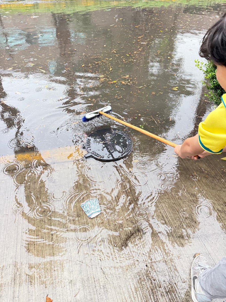 g_tomich's tweet photo. @GN_MEXICO_ agradecemos a la brigada Campeche Campeche que acudió a la zona de av de los maestros , pero todavía hace falta ayuda del lado de clavel hacia eje 2 norte Colonia Nueva Santa María en la @AzcapotzalcoMx  @locatel_mx CP 02800 @ClaraBrugadaM @craviotocesar @PabloVazC https://t.co/bUQmJa6ZiQ