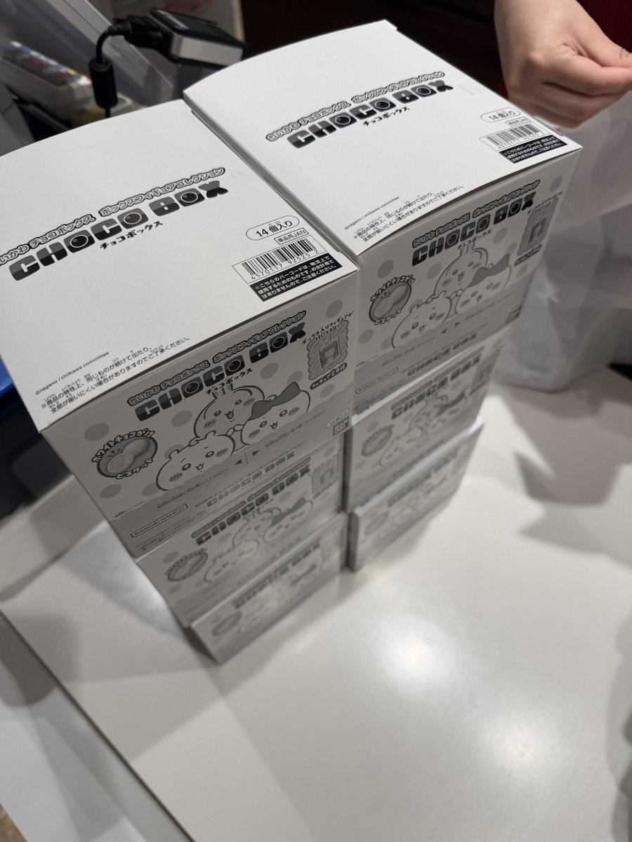 persca0512's tweet photo. ちいかわチョコボックス追加で6箱ゲット🤣
欲しい人連絡ください！笑 https://t.co/h7zz1QOGgn