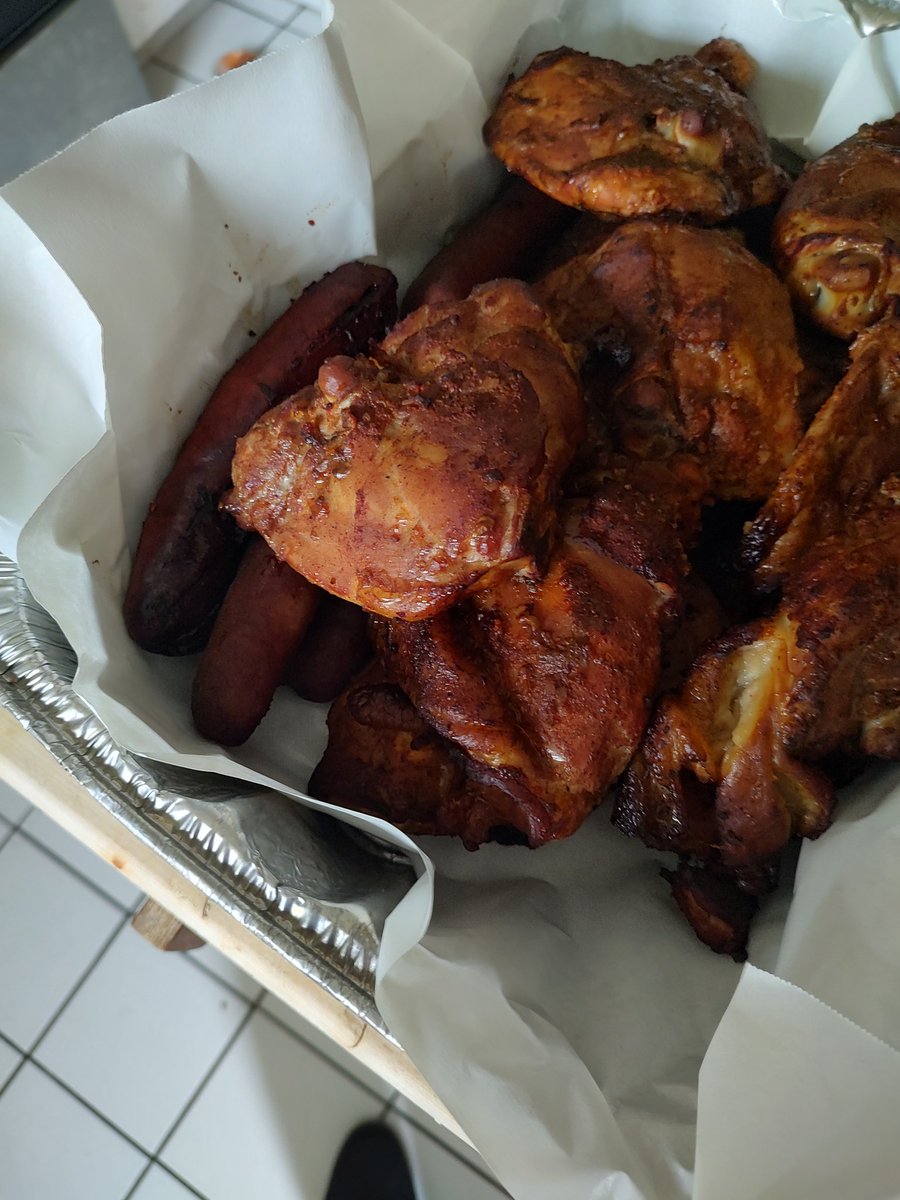 arabella5r's tweet photo. A dozen chicken drumsticks and half a dozen German sausages. With a charcoal grill, a power outage can't dampen the party spirit! https://t.co/FBH2uhvHhr