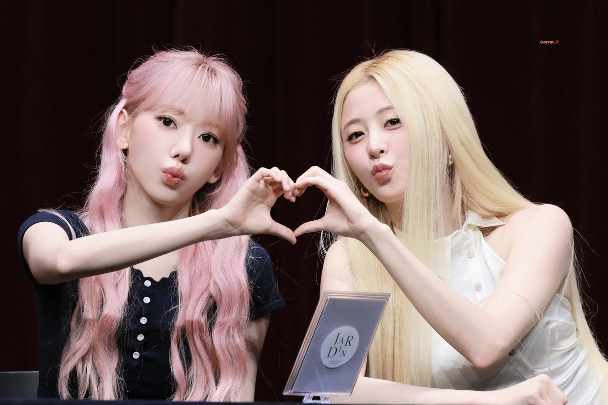 fimhour's tweet photo. they look like strawberry and vanilla ice cream if they made a wish to become humans https://t.co/oDyo7iQDHN
