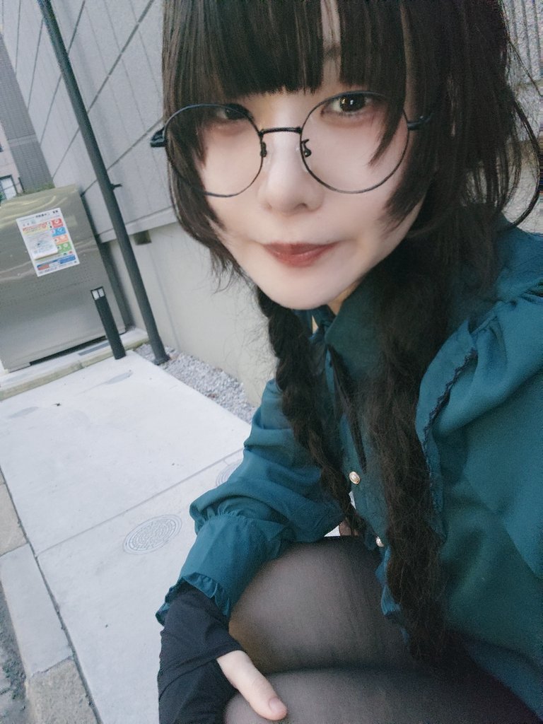 MidoLichan_M_T's tweet photo. めっちゃ黒タイツ履いてました
陰キャ地味ダサ喪女が地雷系の真似しようとしてる面白写真です🤓🤓🤓 https://t.co/ixR0G8cgGL
