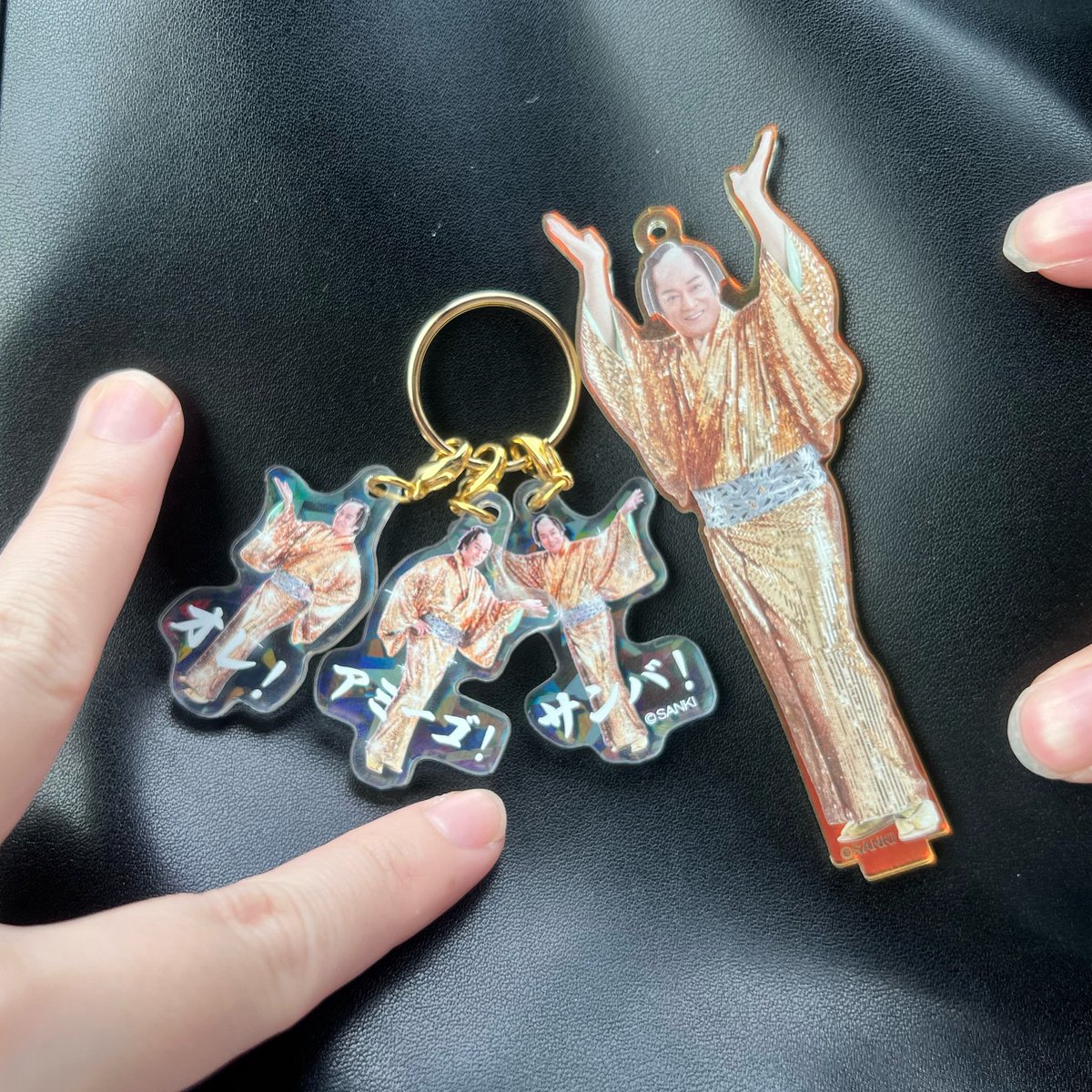 nzn72's tweet photo. 今日のために数年開封してなかった秘蔵のキーホルダー開封して持ってきた https://t.co/bBcgefSSHI