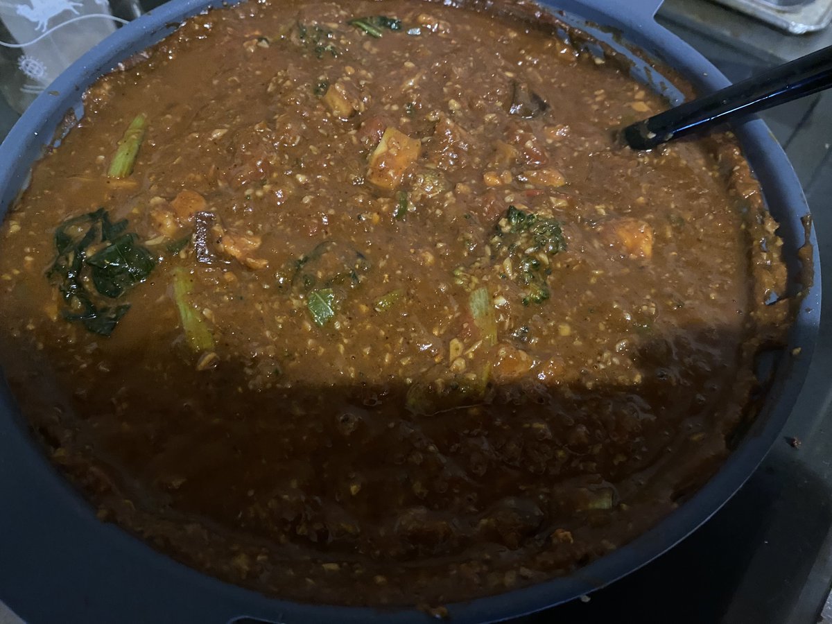 Tukuyomi8014's tweet photo. 野菜カレー
(玉ねぎ、茄子、しめじ、ピーマン、ブロッコリー、小松菜、トマト、ささみ肉) https://t.co/GM4FluaENV