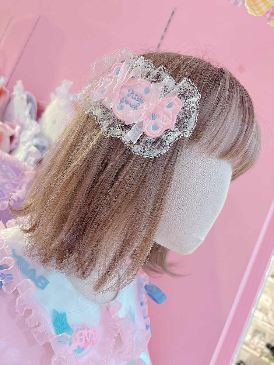 NP_Laforet's tweet photo. 本日もオープンいたしました🎀
キャンディーモチーフ好評です🍬🩷

Tシャツ¥12000(税込¥13200)
スカート¥12000(税込¥13200)
エプロン¥8900(税込¥9790)
つけ襟¥7900(税込¥8690)
バレッタ¥2400(税込¥2640)

通販ご希望の方、商品のお問い合わせは info@nile-jp.comまで💌🌈✨ https://t.co/YjXJumycg6