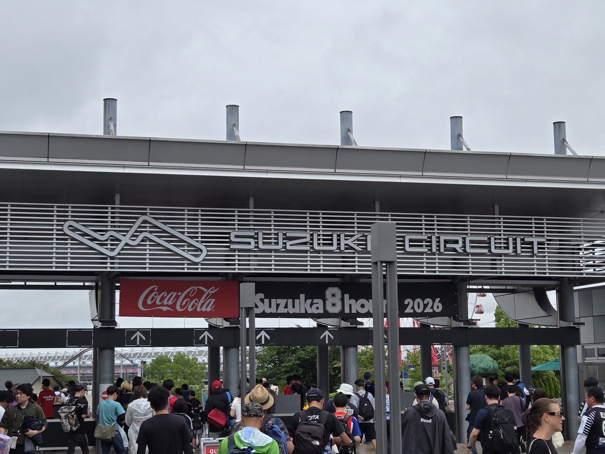 銀ペケ tweet media