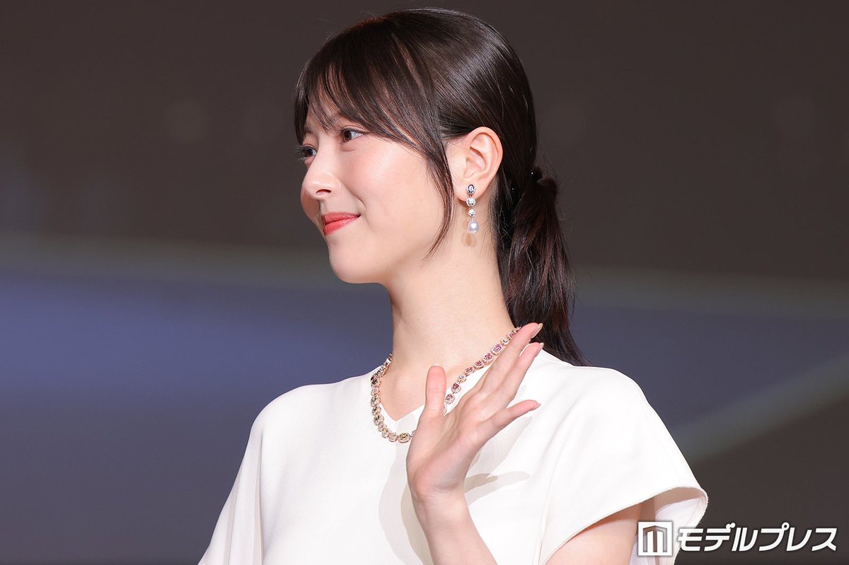 HappySakeLife2's tweet photo. ◤#浜辺美波、7年越し2度目の「ジュエリーベスト���レッサー賞」下半期の目標は「まずは大河ドラマを全うして」【第37回 日本ジュエリーベストドレッサー賞】（modelpress｜2026/07/04）①
https://t.co/F7ZPm2L4aL

モデルプレス公式Xがポストしてる写真は省略。やっぱ白似合う。エレガント。 https://t.co/X2J2qajr48