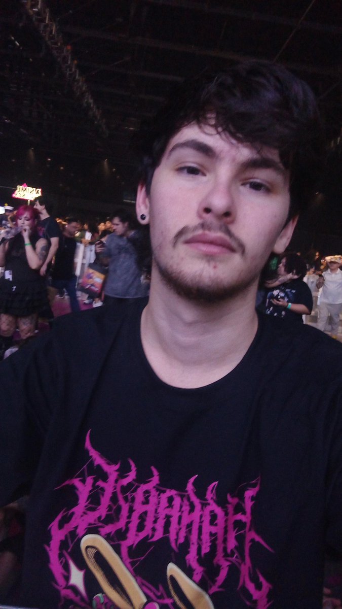 vitralpaulo01's tweet photo. Foi a parada mais incrível do mundo poder ir no show da minha banda favorita e ainda conhecer tanta gente dahora, obrigado por tudo! @HA_NA_BIE_ @hanabiebrasil https://t.co/JGeu213b5A