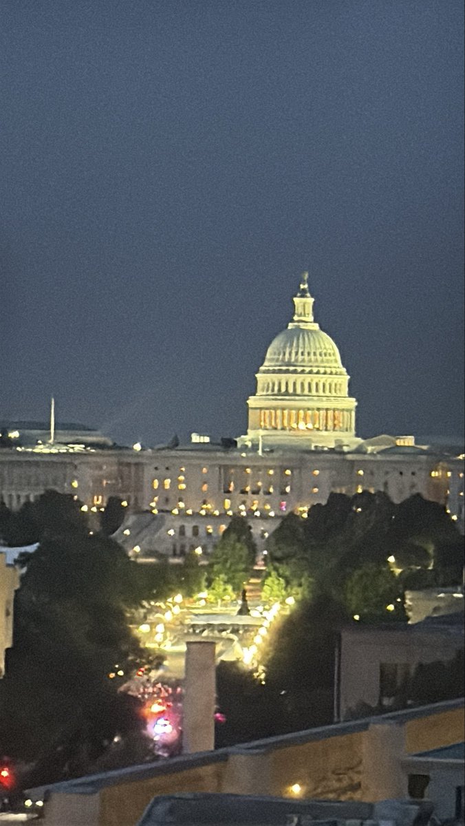 Made4thisday's tweet photo. What an amazing time to be alive! 🇺🇸🇺🇸🇺🇸 https://t.co/4iPBsvYLLd