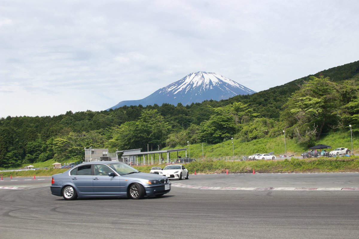 fv46ob86's tweet photo. E46、ATドリ車欲しい方いますか。
インスタにも載せようかと。

後期2.2スチールブルー布内装
クスコ機械式2wayLSD、3.7ファイナル
水回りラジエターなど昨年新品、TC2000全開OKでした！
天張りブルーで張替済。

ドリパなら一応ドリやれます。
グリップにも。
価格は渡し方で応談ですが二桁万円後半〜 https://t.co/etCM66xmPH