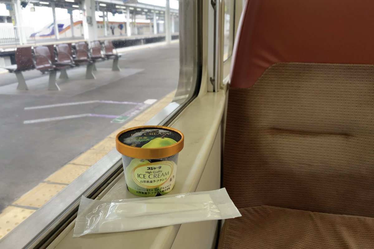 Furu_ru353's tweet photo. 乗換ついでにラ・フランスアイスを密輸 https://t.co/8TMXWfMuJv