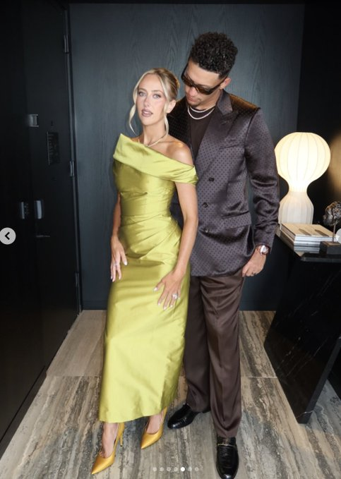JackTomo7139's tweet photo. BRITTANY AND PAT LOOKING AMAZING https://t.co/QVC7P9tDjW