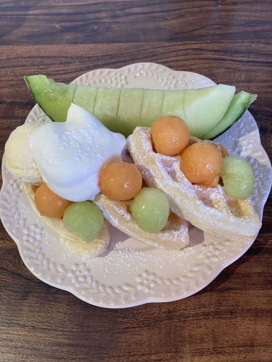 borichan7's tweet photo. 先月頂いた @AndfCafe さんのメロンワッフル美味しかった〜😋
ワッフルはサクッと、メロンはジューシーやった🍈🧇 https://t.co/curAlwZ9GZ