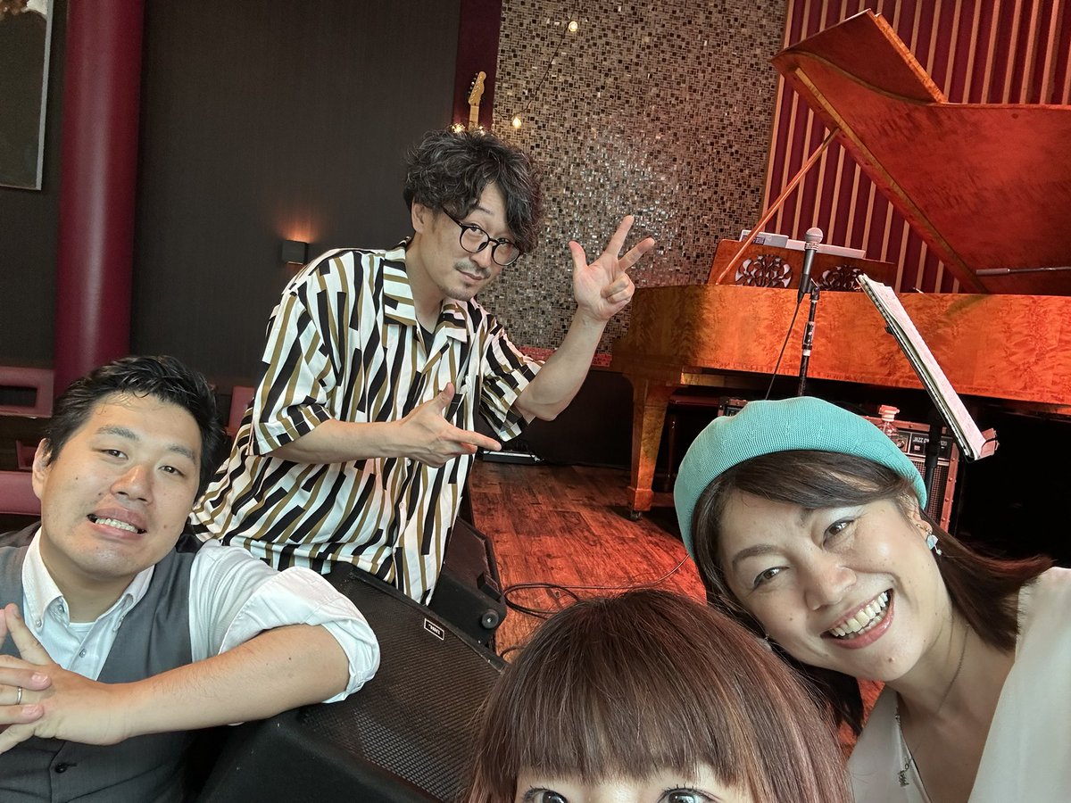 fuzzy_ran's tweet photo. オープーン！

配信もありまーす！

GRAPES KITASANDO presents 新曲書き下ろし企画「日曜日」第二話　斎藤蘭 / 波輝 / 宗前すみれ / そよなほまれ https://t.co/tzUPGR76ku https://t.co/arRrjlze8B