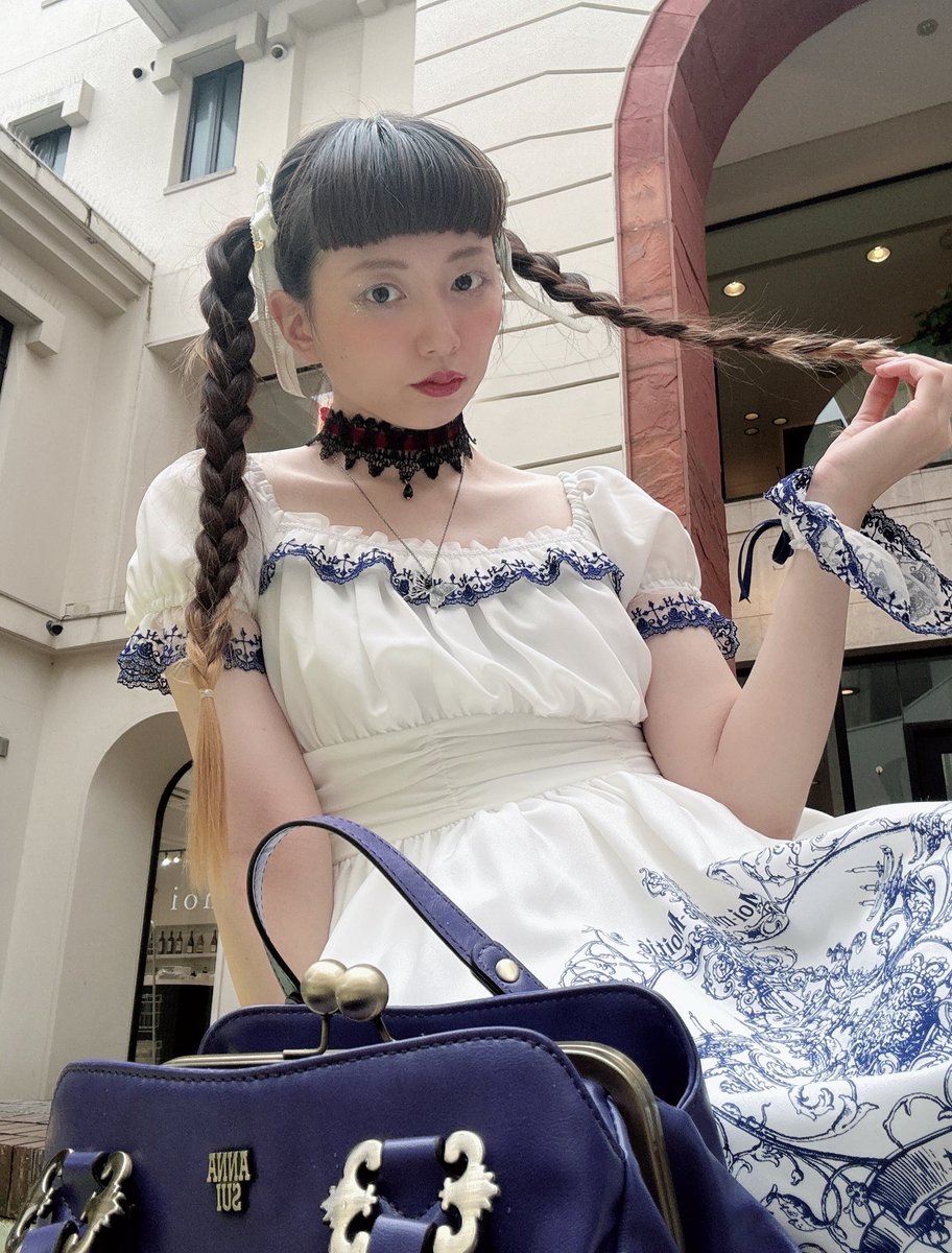 brilliance1202's tweet photo. 🦋🌹ノベルティーの蝶々のネックレス重宝🦋
#moitie27th https://t.co/keUWYX93RB