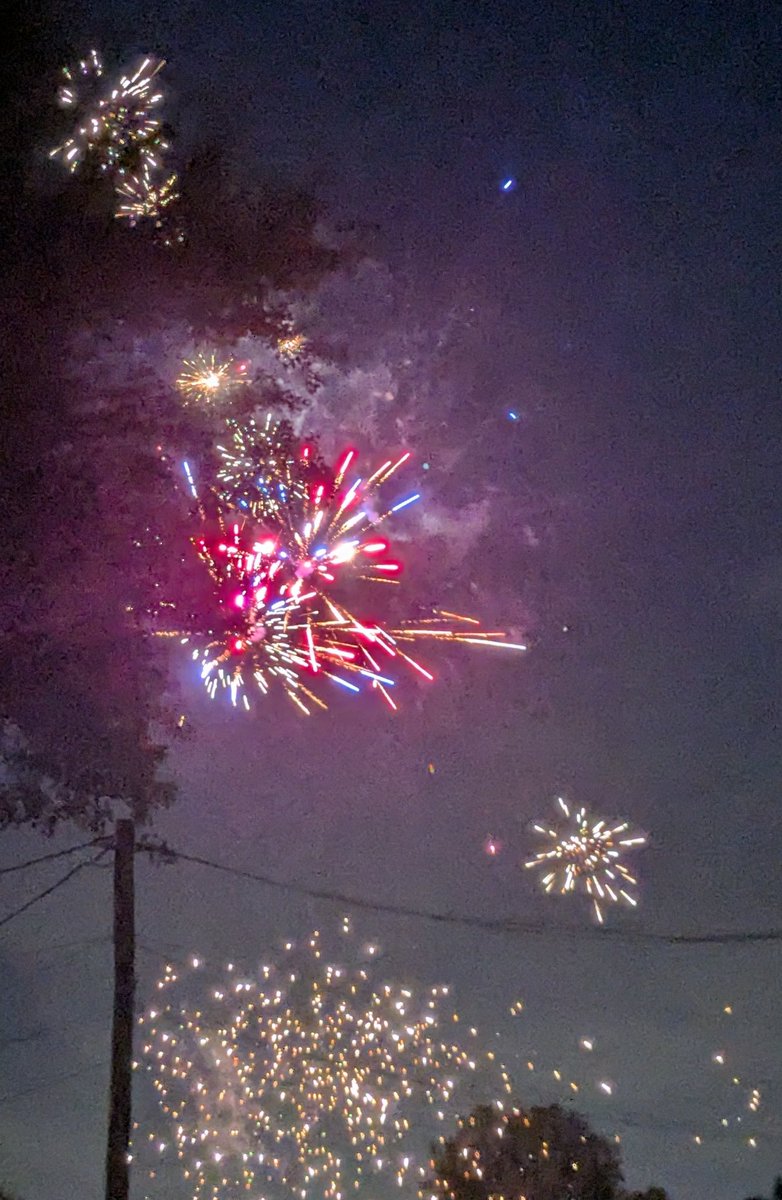 MasterCalensk's tweet photo. Beautiful fireworksss

Happy 4th of July https://t.co/0xzaMkg8wS