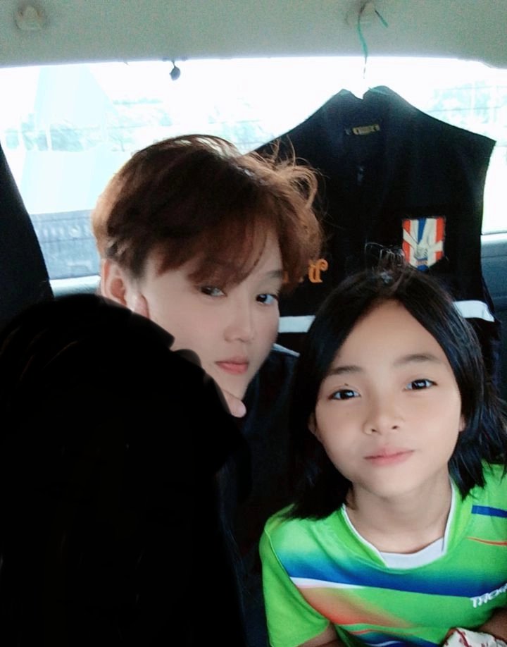 MrNat53's tweet photo. @2sgJLGMwq8jo4M9 สองคนนี้ครับหลานสาว https://t.co/gbE5PxYI9p